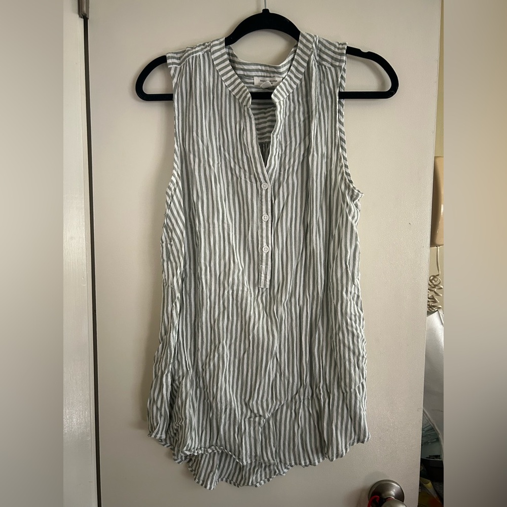 Like new! Sleeveless Striped Button Top - White & Olive green